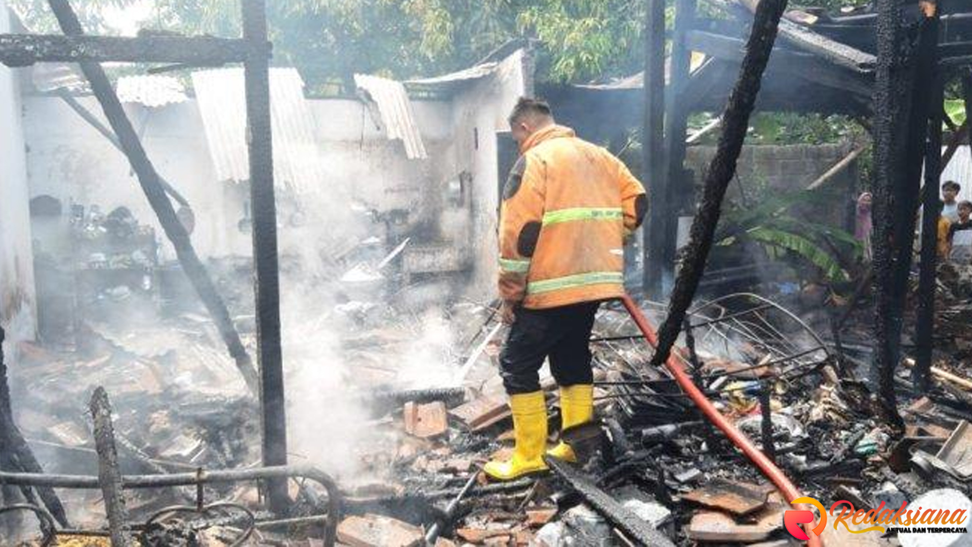 Gas Elpiji Bocor, Rumah di Situbondo Terbakar & Penghuni Terluka
