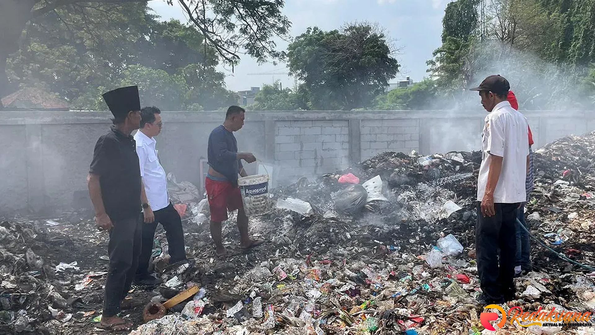 Warga Cengkareng Denda Rp 500.000 Gara-Gara Bakar Sampah