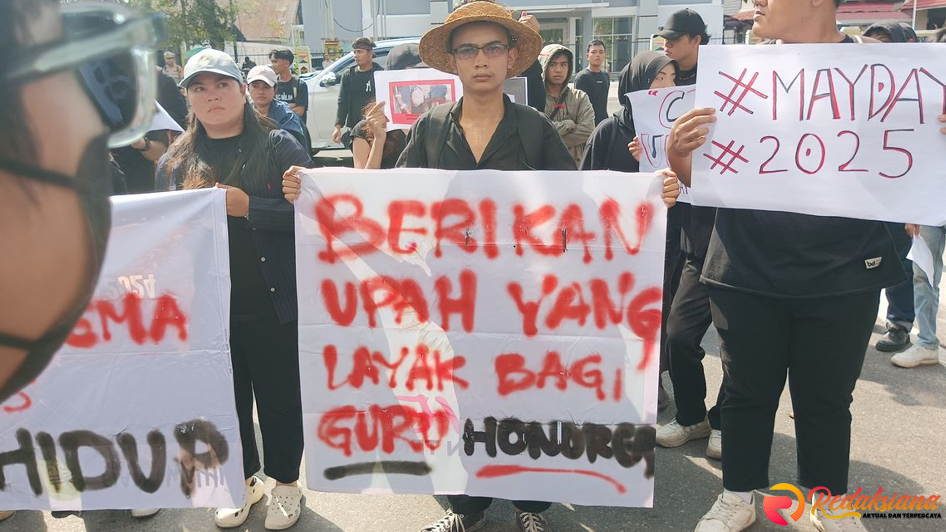 Buruh Brebes Aksi May Day, Serukan UMK Rp 3,5 Juta Per Bulan