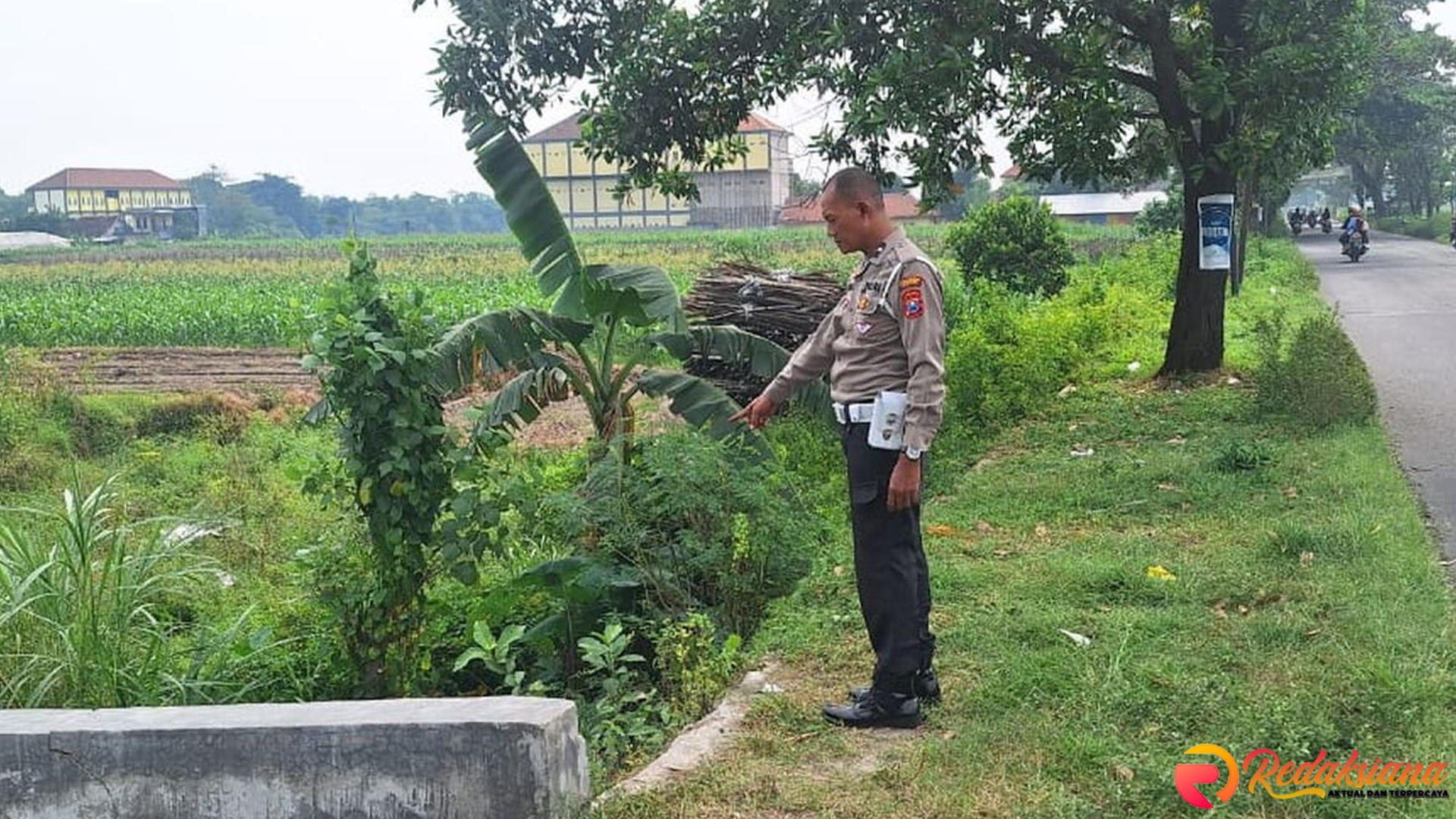 Warga Geger Temukan Jenazah Pria di Bawah Motor Roda Tiga