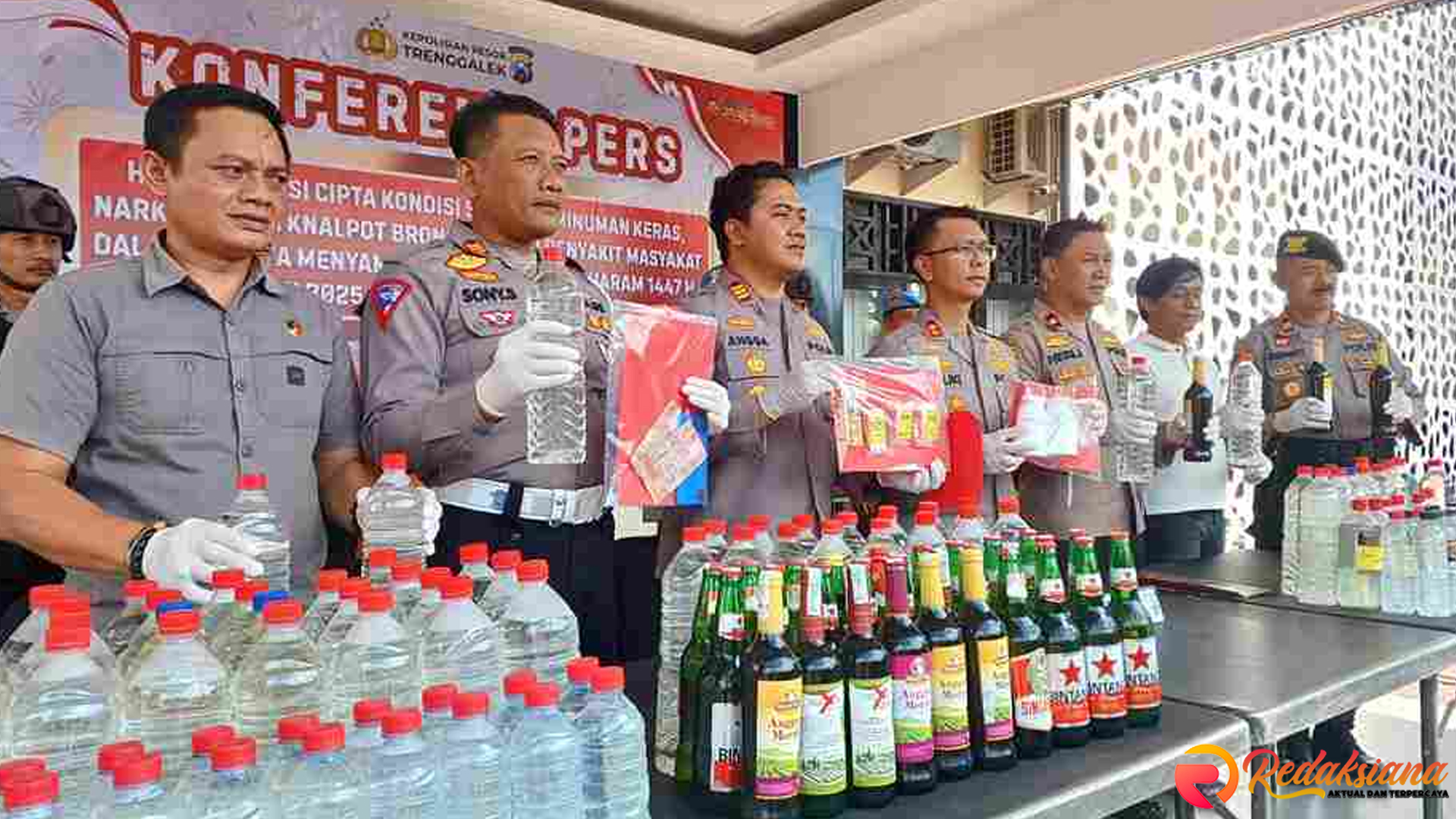 Trenggalek Siaga Malam 1 Suro, Polres Sita Ratusan Botol Miras