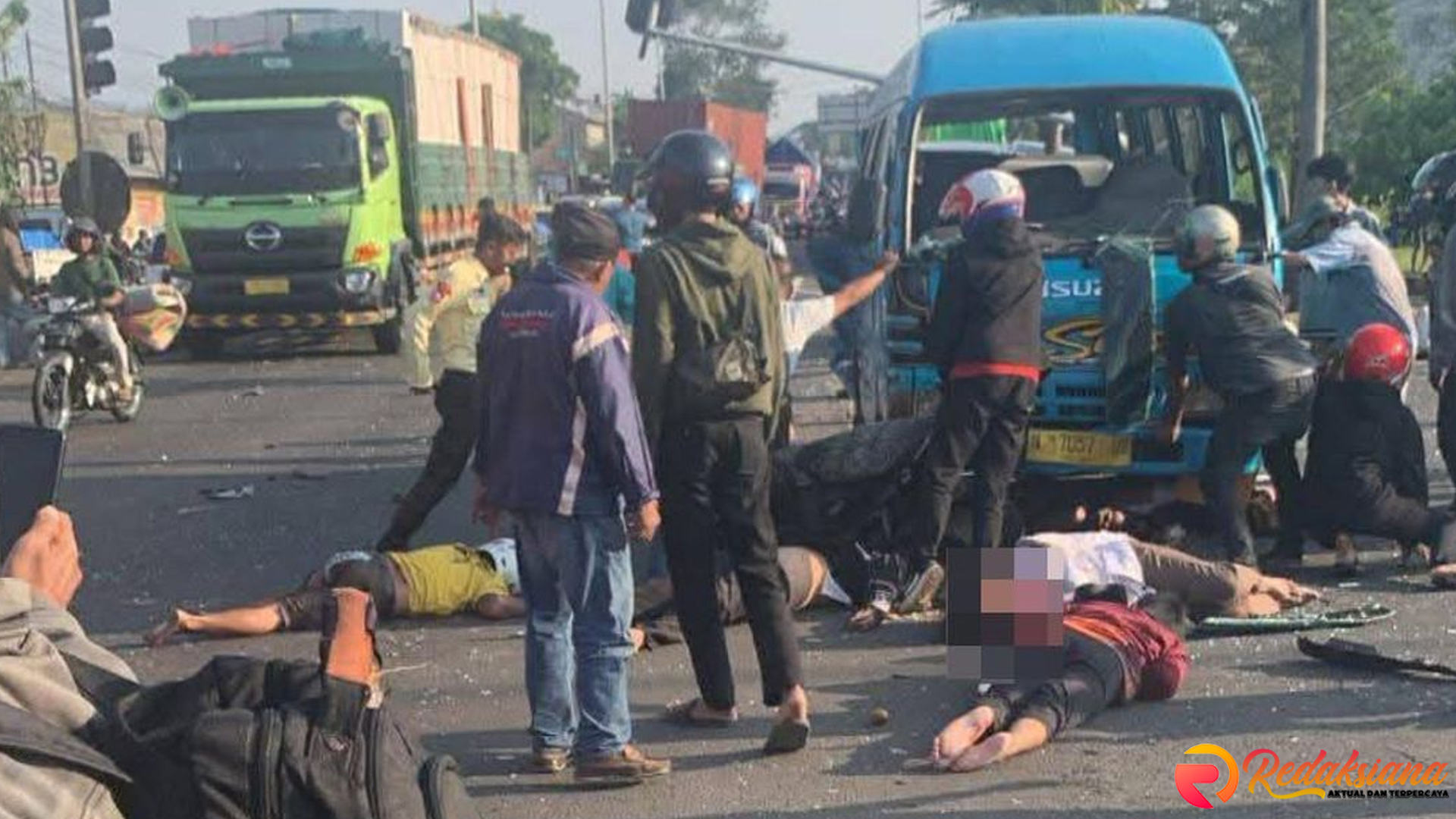 Tragedi Pasuruan Kecelakaan Maut Bikin Jalan Berlumuran Korban