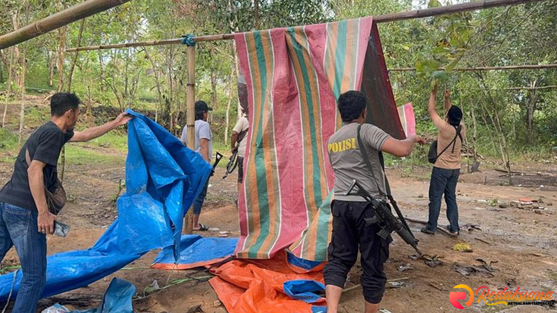 Pikap Takziah di Sampang Kecelakaan, Penumpang Masuk Jurang