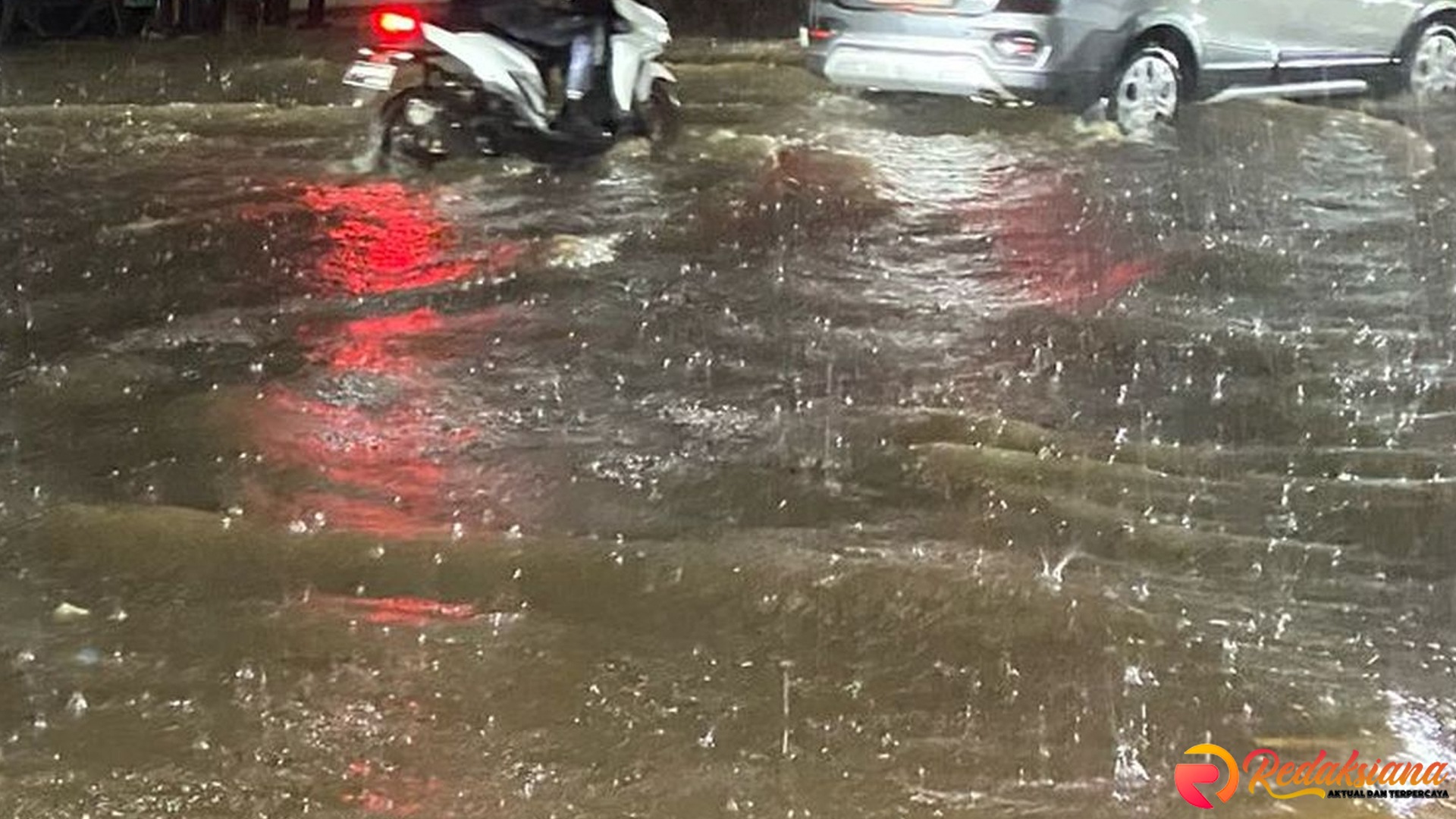 Jakarta Banjir, 1 RT dan 3 Jalan Masih Terendam Malam Ini