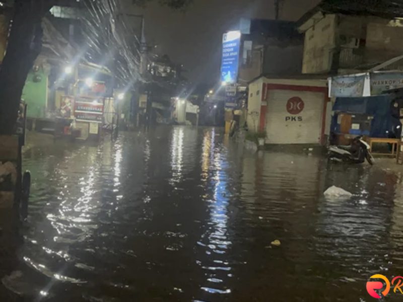 Jakarta Banjir, 1 RT dan 3 Jalan Masih Terendam Malam Ini