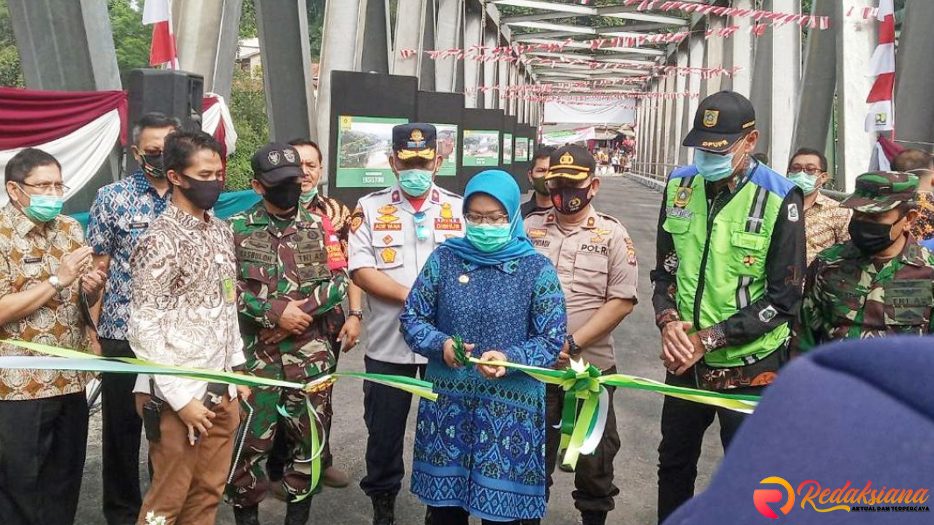 5 Reaksi Warga Atas Pengendara Motor Lompat dari Jembatan