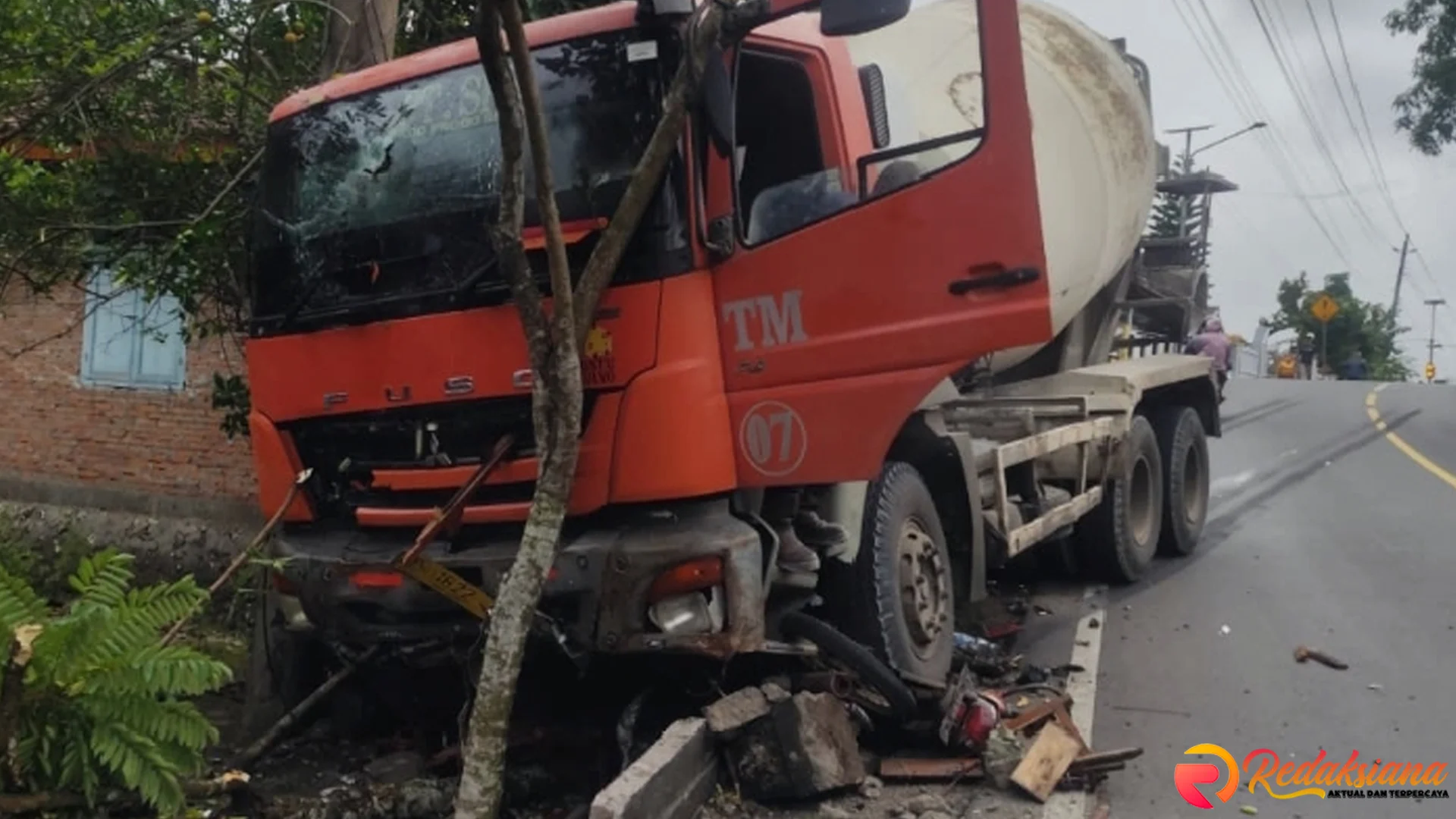 Tragedi di Gunungkidul: Truk Molen Tabrak Motor, 3 Tewas