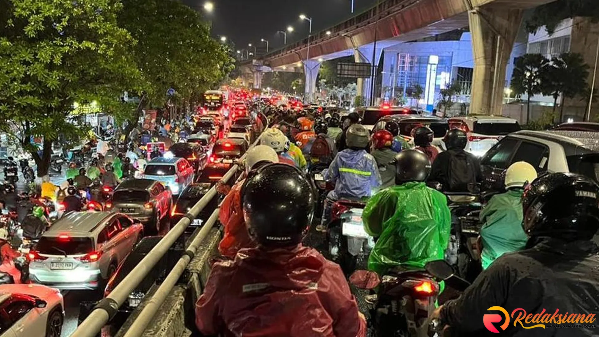 Macet Parah di Kemang Raya Akibat Banjir Setinggi 1 Meter