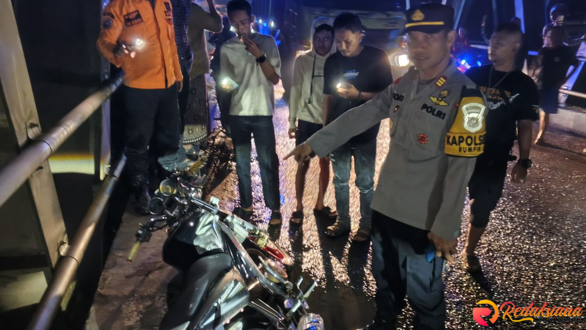 5 Reaksi Warga Atas Pengendara Motor Lompat dari Jembatan