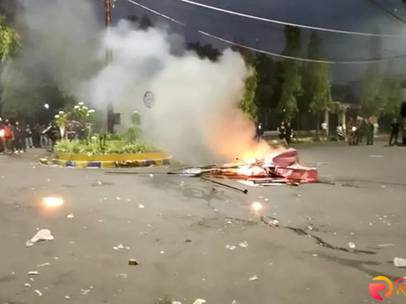 Unjuk Rasa di Jember: 7 Pelajar Dituntut Hukuman Penjara 4 Bulan