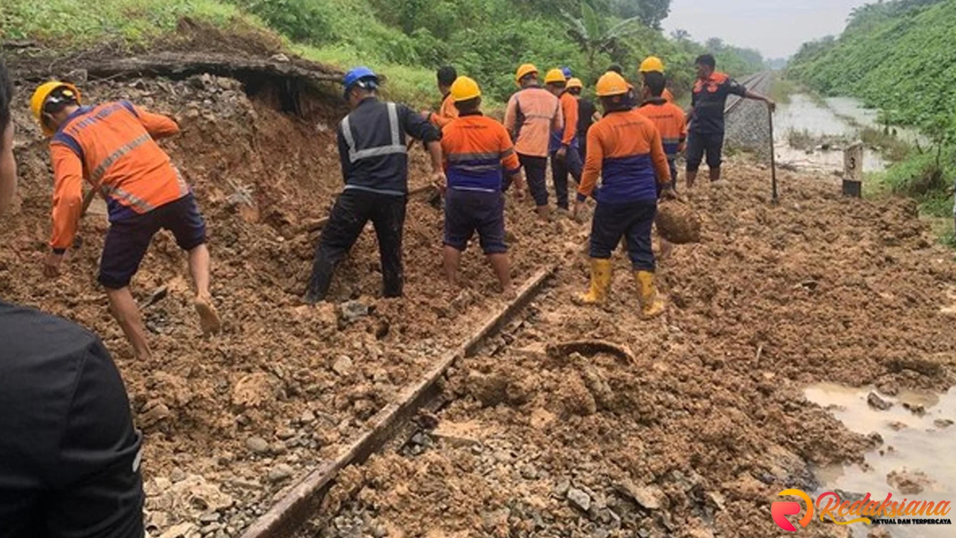 Longsor Rel KA Sumut: 5 Material Penopang Lawan Banjir Sumbar